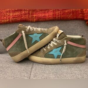 EUC Golden Goose size 37. Olive green suede Midstars.